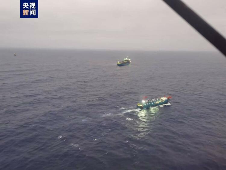 海南西南海域一外籍货船与渔船发生碰撞 8人失联 搜救正正在举办中