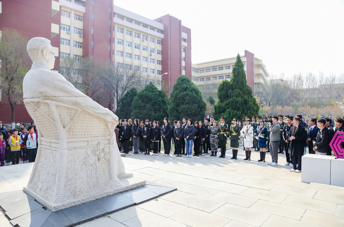 4日清明 南开师生校友缅怀先烈先贤_fororder_5