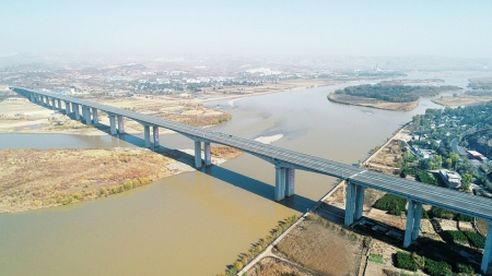 灵河高速晋蒙黄河大桥通车 全长约4.9公里 为双向六车道