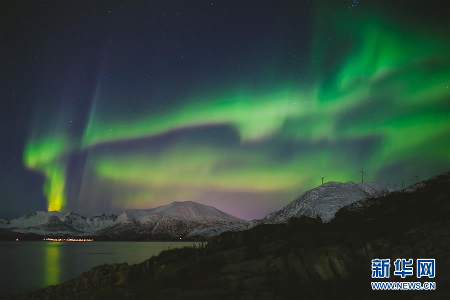 新华网：挪威：绚烂北极光
