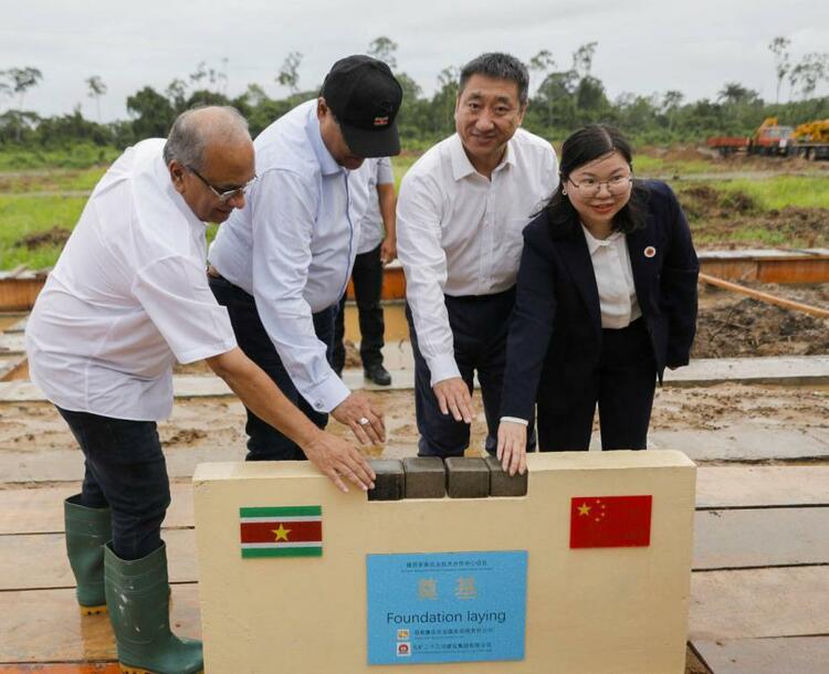 直通使领馆 | 中国驻苏里南大使韩镜:“此访是两国关系史上的又一个里程碑”