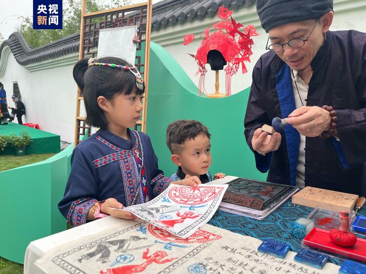 根本玩儿不完!看广西人“三月三”假期第一天有多热闹