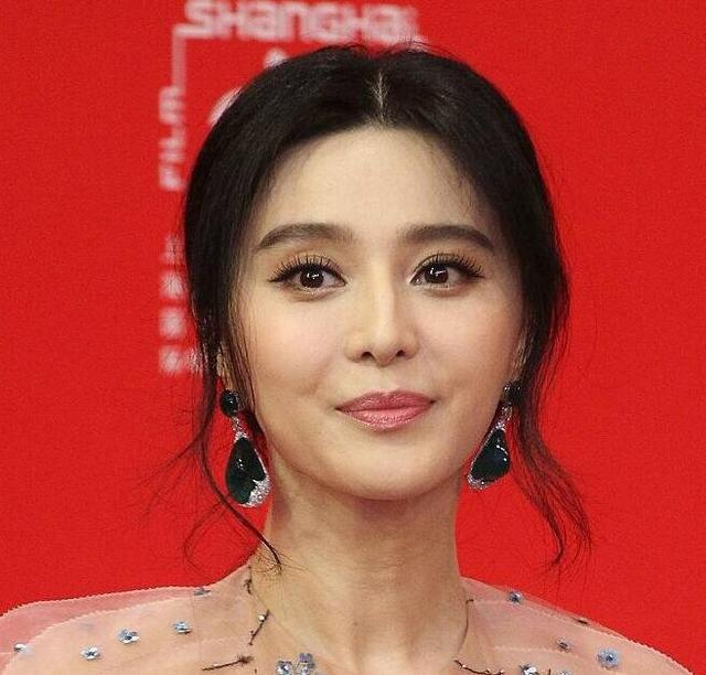 女明星颜值惨跌:李小璐忘p图郑爽整容暴瘦 - 国际在线