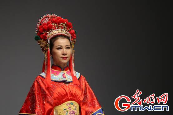 光明网@好看又好玩儿 传统非遗亮相中国国际时装周