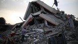 内容自相矛盾！这份对以军的报告体现美式“双标”_fororder_5月11日，在加沙地带中部迈加齐难民营，巴勒斯坦人查看以军轰炸后的废墟