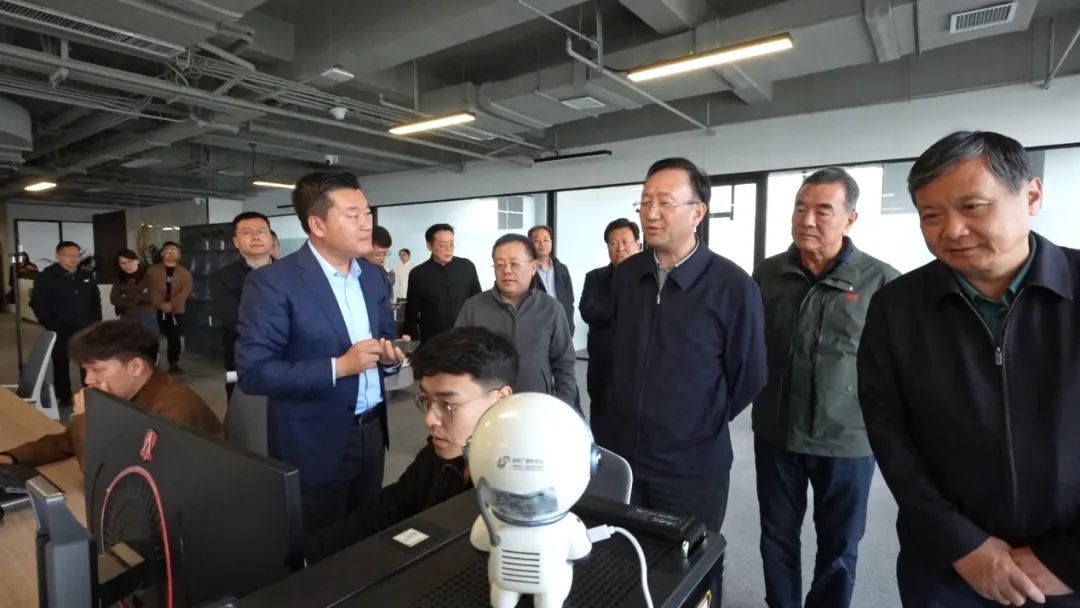 中广联合会会长范卫平一行考察调研山东人工智能及虚拟现实产业