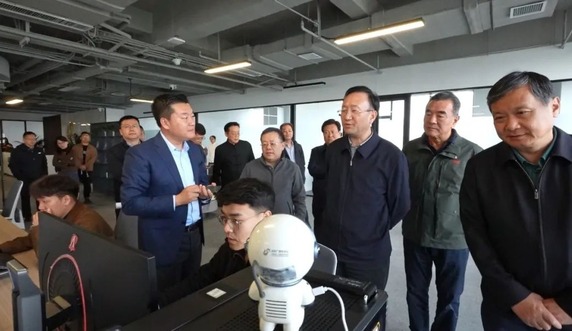  Fan Weiping, President of China Guangzhou Federation, and his delegation investigated Shandong's artificial intelligence and virtual reality industry