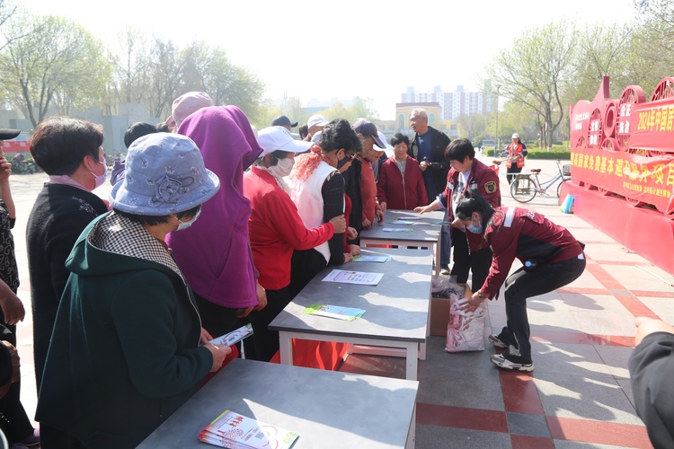 河北定兴:普及健康知识,筑牢卫生防线_fororder_001