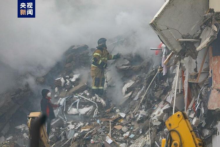 俄别尔哥罗德州住民楼遇袭坍塌事故已致16人牺牲