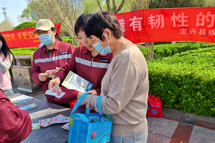 河北定兴:普及健康知识,筑牢卫生防线_fororder_005