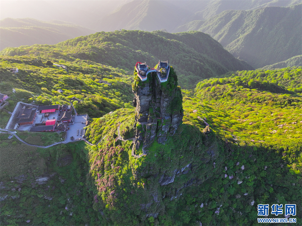 贵州梵净山:初夏风光旖旎如画