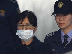 “亲信案”崔顺实出席重审 否认与朴槿惠“共谋”