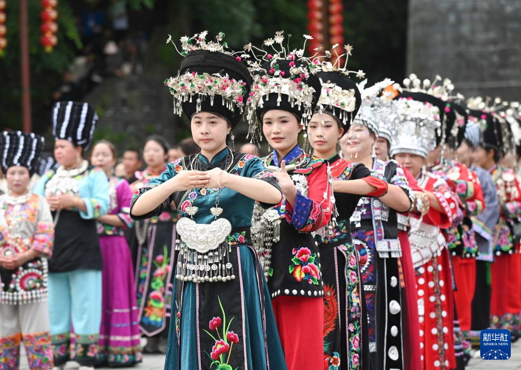贵州:欢庆“四月八”