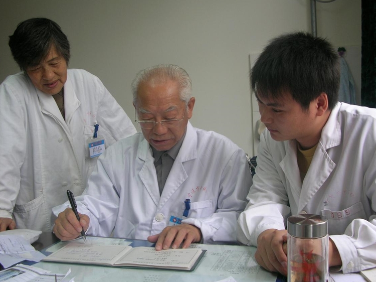 浙江故事|何海勇:从热爱到卓越的中医之路_fororder_微信截图_20240418102414