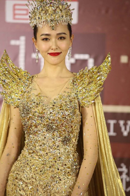 Tony leung chiu-wai power foot! Tiffany tang and male god take sport all dare not look straight (FIG.)