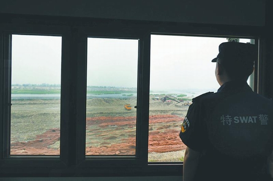 （焦点图，导航成都，移动端）守护“国家宝藏” 彭山公安民警24小时不间断安保