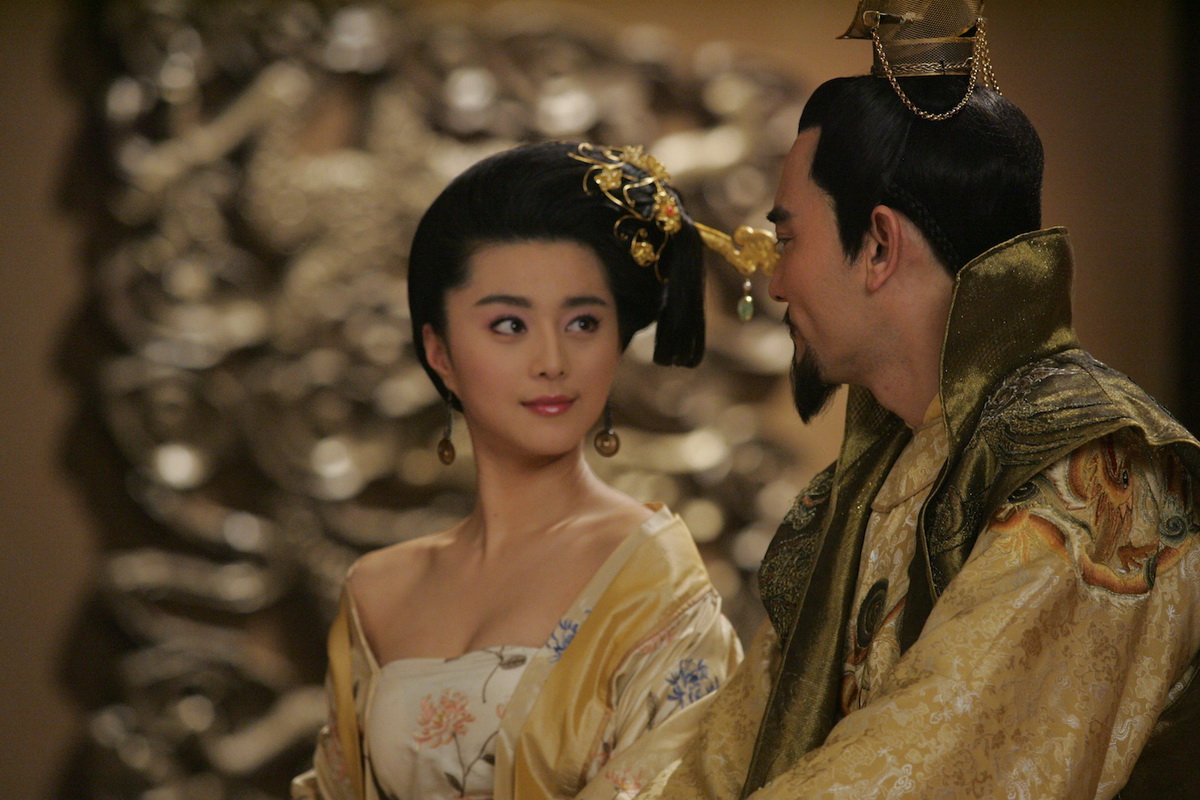 清朝在位时间最长的皇帝，8岁登基12岁结婚，一生4位皇后67位妃子_凤凰网视频_凤凰网