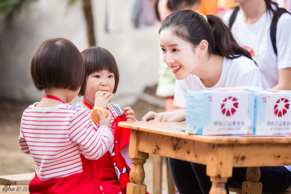 辣妈似16！章泽天初为人母助力联合国公益(图)