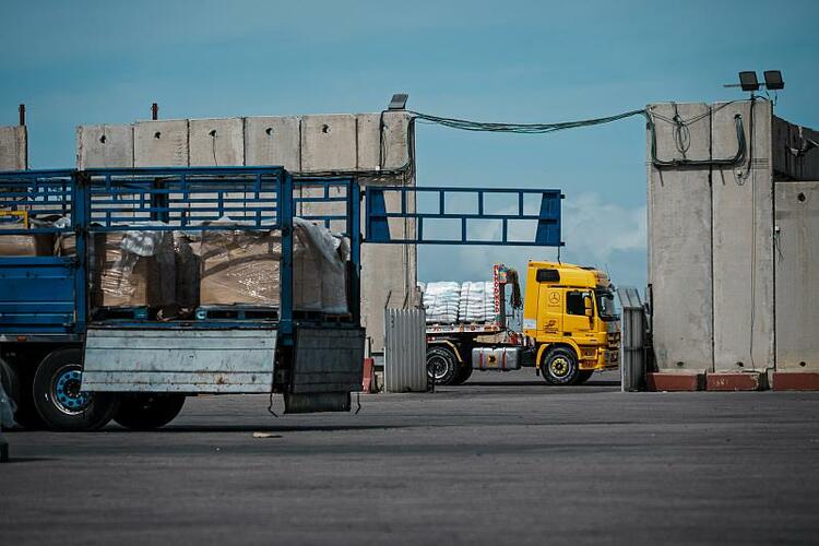 巴勒斯坦和埃及应许经凯雷姆沙洛姆口岸向加沙运输物资