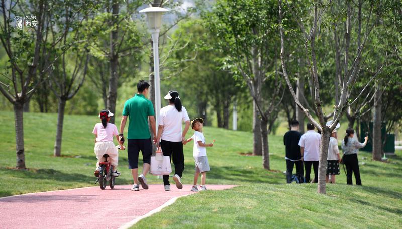 来中亚公园 感受丝路风情