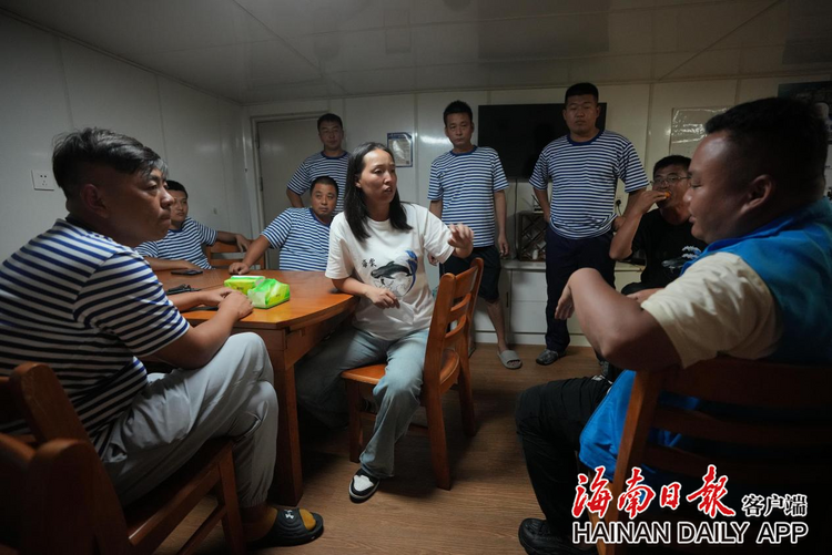 搁浅短肢领航鲸“海棠”重归大海!_fororder_2c925c678e664b4e018fb2f5c8a4558c