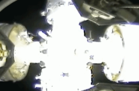 独家视频丨神舟十八号载人飞船与空间站组合体完成自主快速交会对接