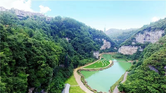 贵州龙里：提升旅游吸引力 打造世界级旅游目的地游客集散中心_fororder_双龙镇·巫山峡谷景区