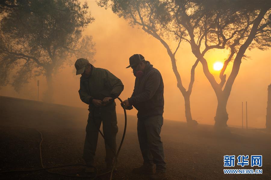 新华网：美国加州山火持续肆虐