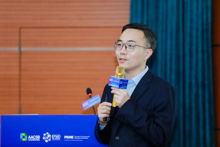 创新驱动,智造未来 | 上理管院专业学位教育中心2024新生论坛顺利举办 创新驱动,智造未来 | 上理管院专业学位教育中心2024新生论坛顺利举办