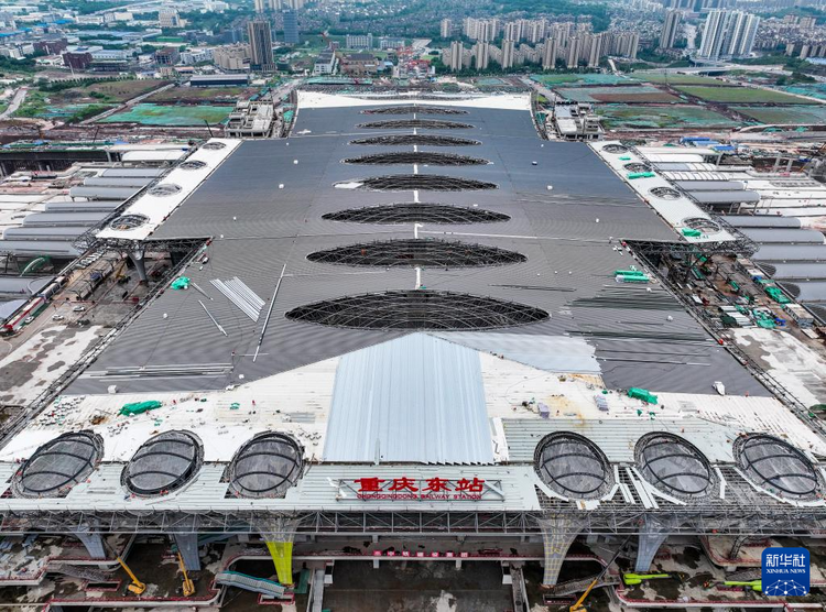 西部地区最大高铁枢纽站钢结构屋顶完工