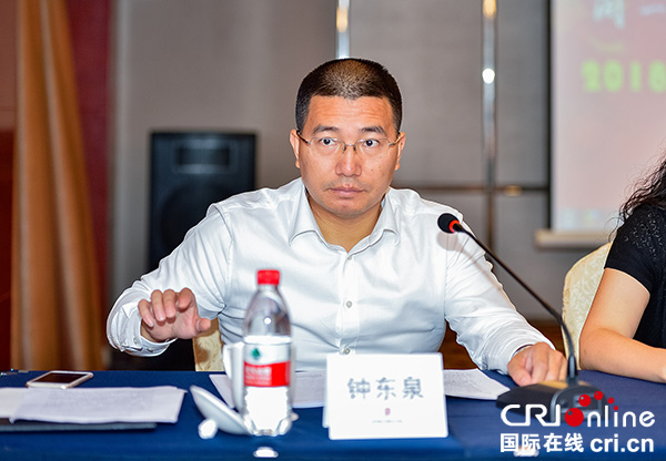 图片默认标题_fororder_3自贡市彩灯行业商会会长钟东泉作年度工作报告（摄影-廖志全）