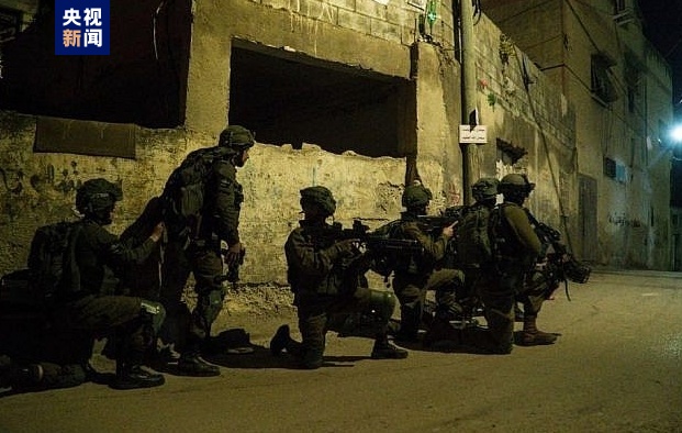 以军在约旦河西岸地区展开搜捕 8人被逮捕