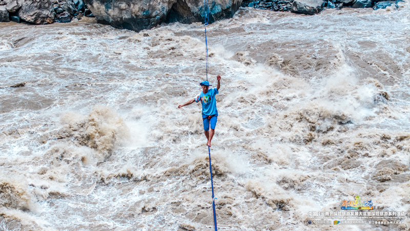 攀高山瞰江河 来怒江体验户外探险之旅 攀高山瞰江河 来怒江体验户外探险之旅