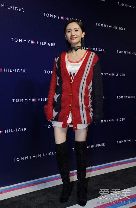 过膝长筒靴穿起来 看看女明星都怎么搭配