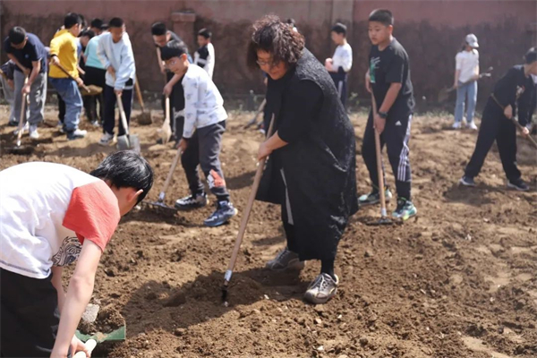 沈阳市航空实验小学开展学农实践活动_fororder_教育航空1