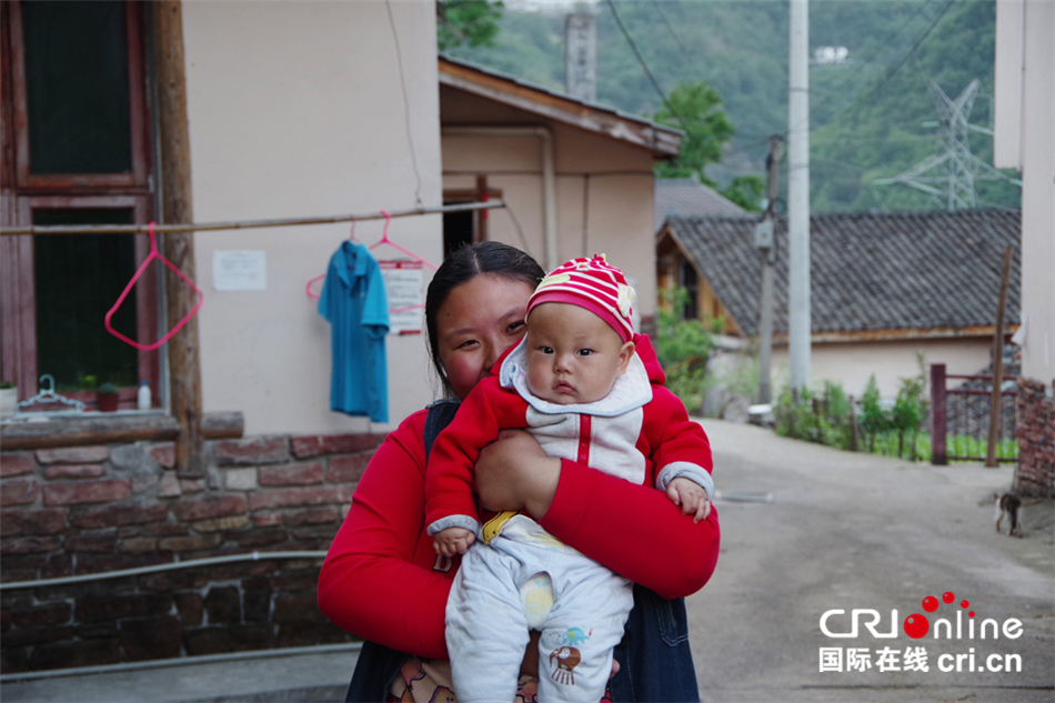 凤凰山上的凤凰涅盘--北川石岩村的新景象(高清