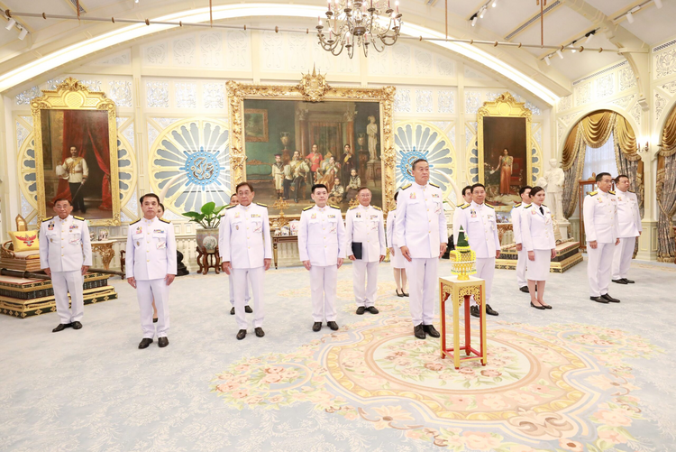 泰国新内阁成员宣誓就职