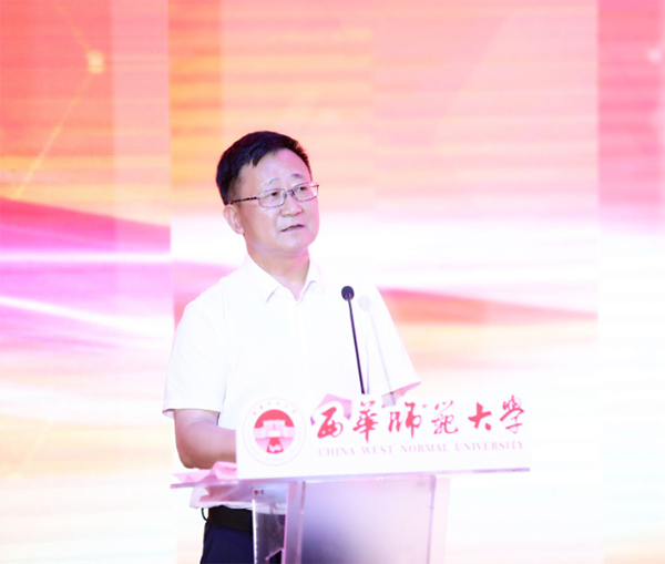 西华师范大学举行“青春飞扬”纪念“五四运动”105周年暨学生表彰大会_fororder_校党委书记王元君发表讲话-供图-西华师范大学新闻中心