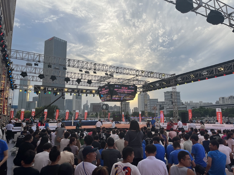 2024国际田径街头挑战赛(女子撑杆跳)即将在天津津湾广场开跳_fororder_22