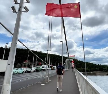 外媒关注习近平欧洲行:“获宾至如归般欢迎”