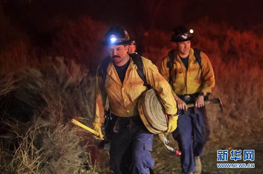 新华网■加州山火持续蔓延