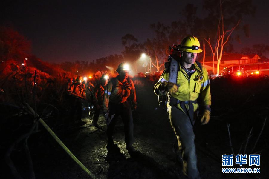 新华网■加州山火持续蔓延