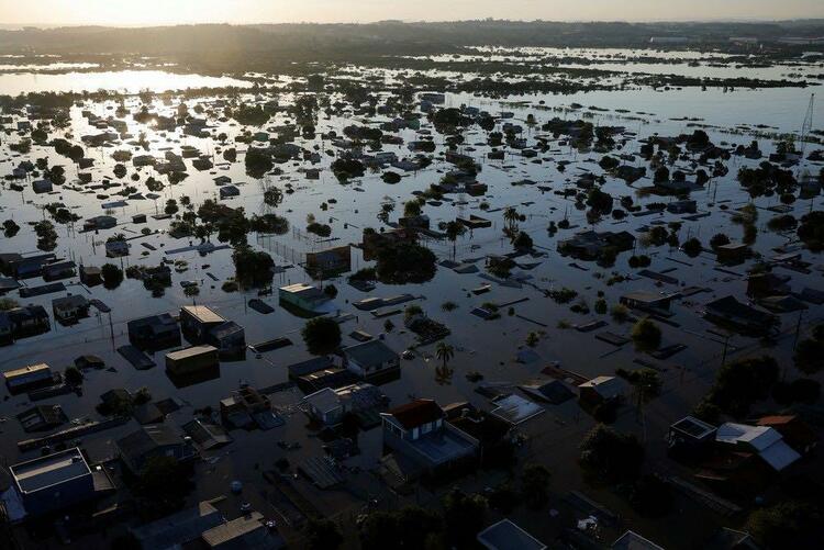 巴西南里奥格兰德州暴雨灾难已致136人死灭