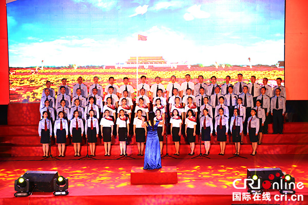 图片默认标题_fororder_歌咏比赛现场（摄影：葛旺）