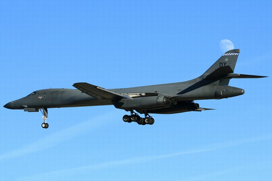 b-1b战略轰炸机.