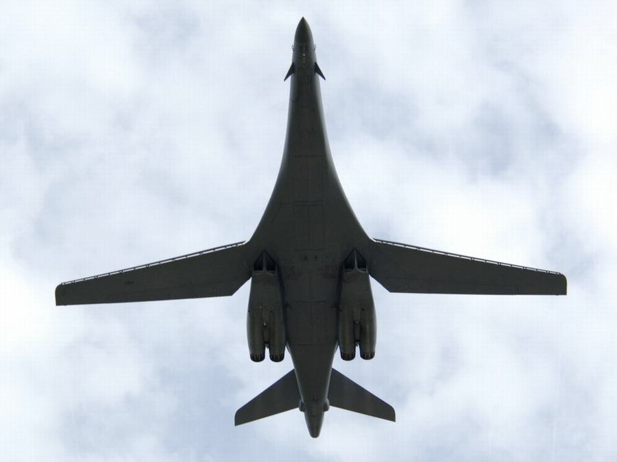 b-1b战略轰炸机.