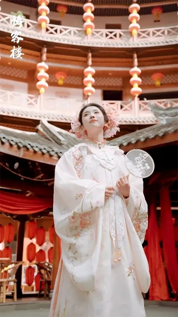 成都龙泉驿区:一朵簪花热 满城“繁花”开_fororder_未标题-1