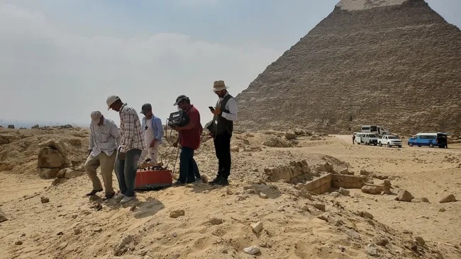 埃及吉萨金字塔群左近地下呈现诡秘筑造物 疑为墓穴入口