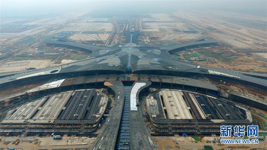 北京新机场航站楼前高架桥合龙(组图)