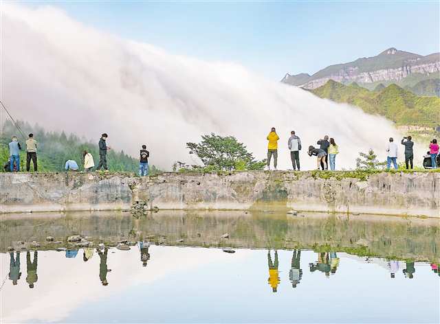 重庆南川： 雨后初霁 云瀑奇观似仙境